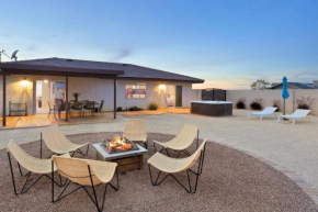 Hexie by AvantStay Paradise in JT Featuring a Large Back yard w Hot Tub & Fire Pit
